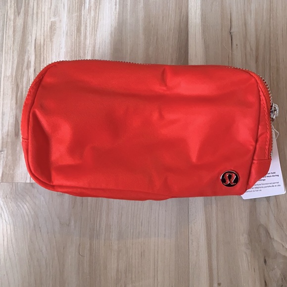 ❤️ Lululemon Original Everywhere Belt Bag Autumn Red ATRD NWT - Picture 1 of 4